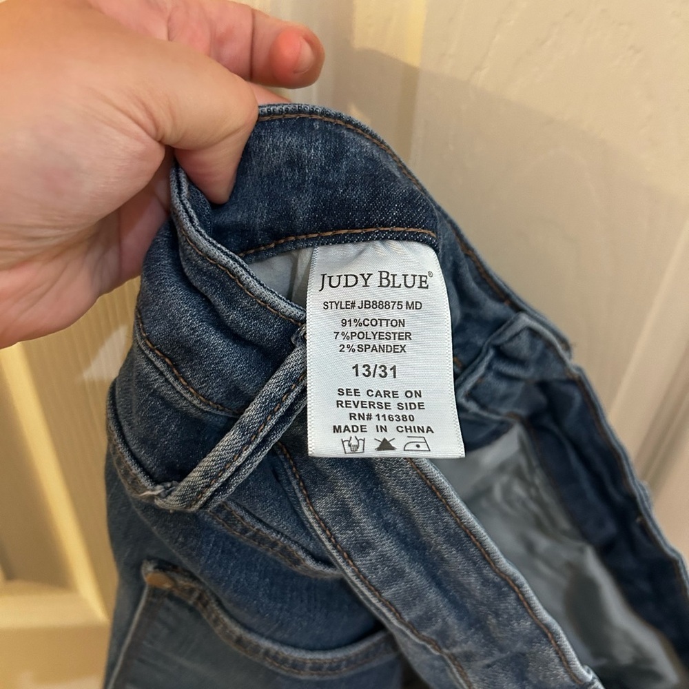 Judy Blue Los Angeles Straight Leg Jeans - Picture 8 of 9